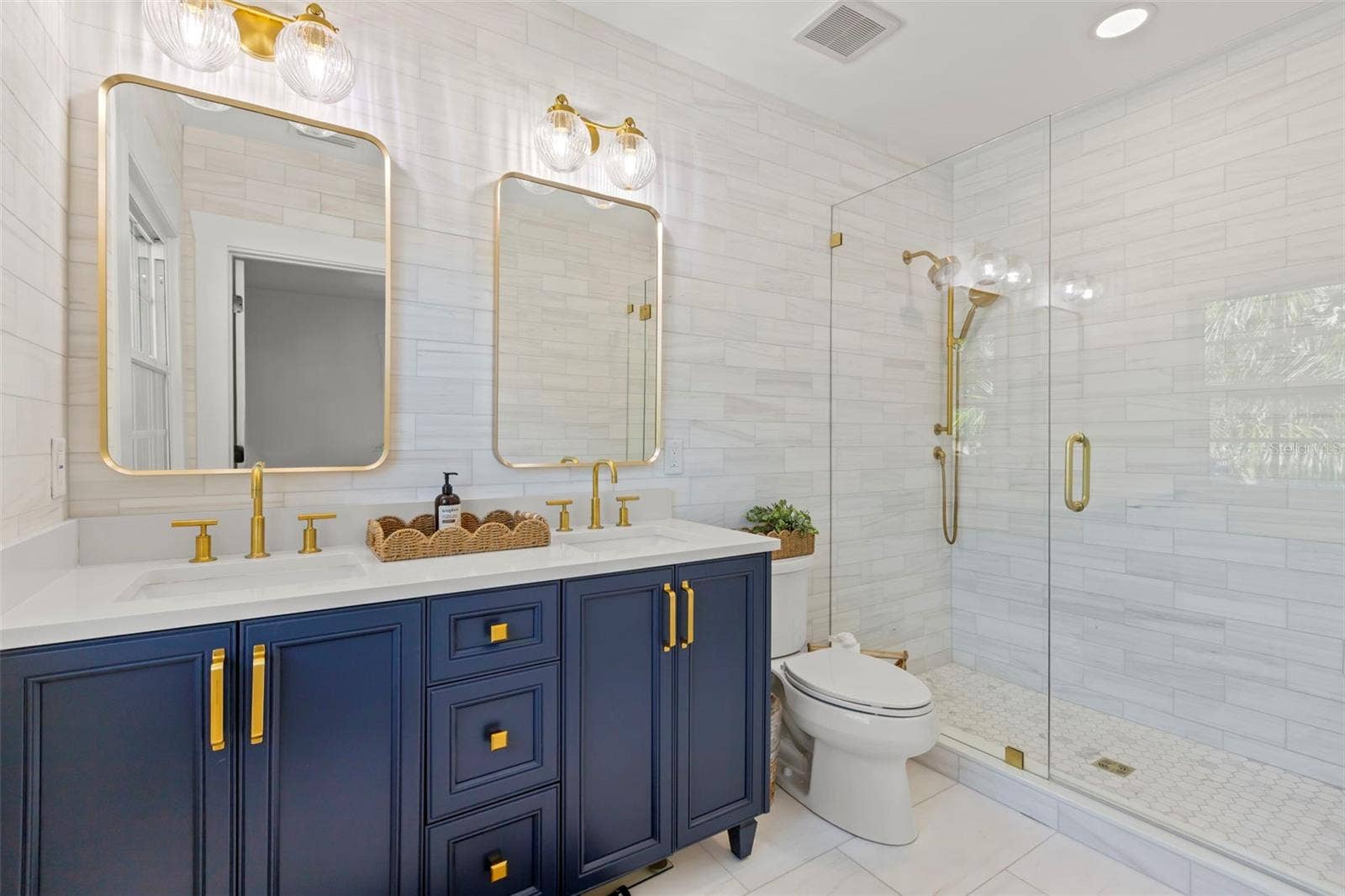 816 15TH AVENUE NE, St Petersburg, FL 33704 816 15TH AVENUE NE, St Petersburg, FL 33704