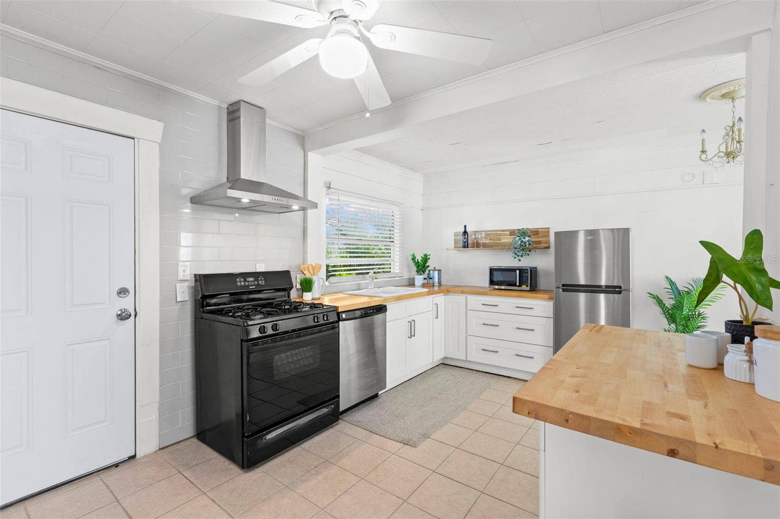 816 15TH AVENUE NE, St Petersburg, FL 33704 816 15TH AVENUE NE, St Petersburg, FL 33704