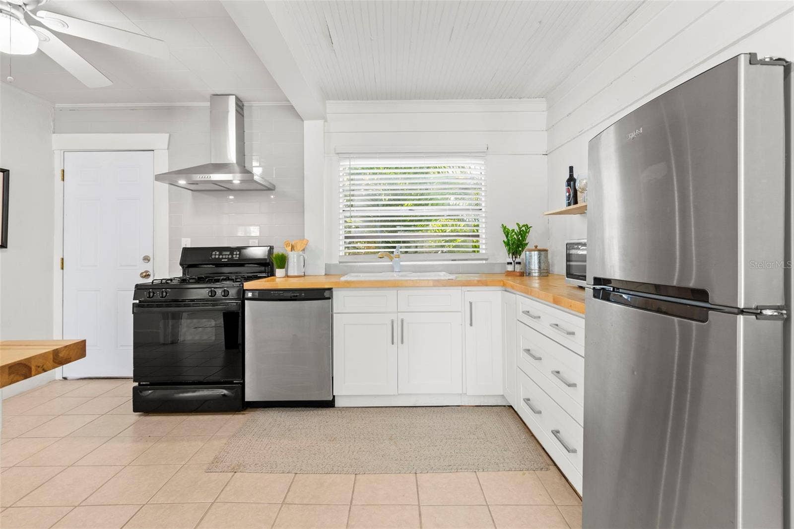 816 15TH AVENUE NE, St Petersburg, FL 33704 816 15TH AVENUE NE, St Petersburg, FL 33704
