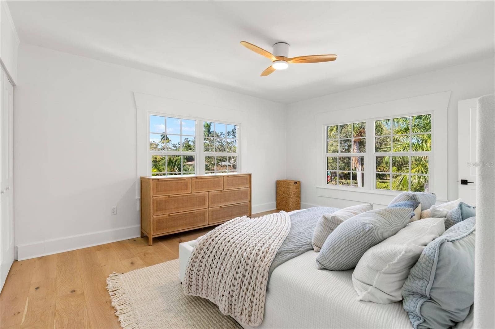 816 15TH AVENUE NE, St Petersburg, FL 33704 816 15TH AVENUE NE, St Petersburg, FL 33704
