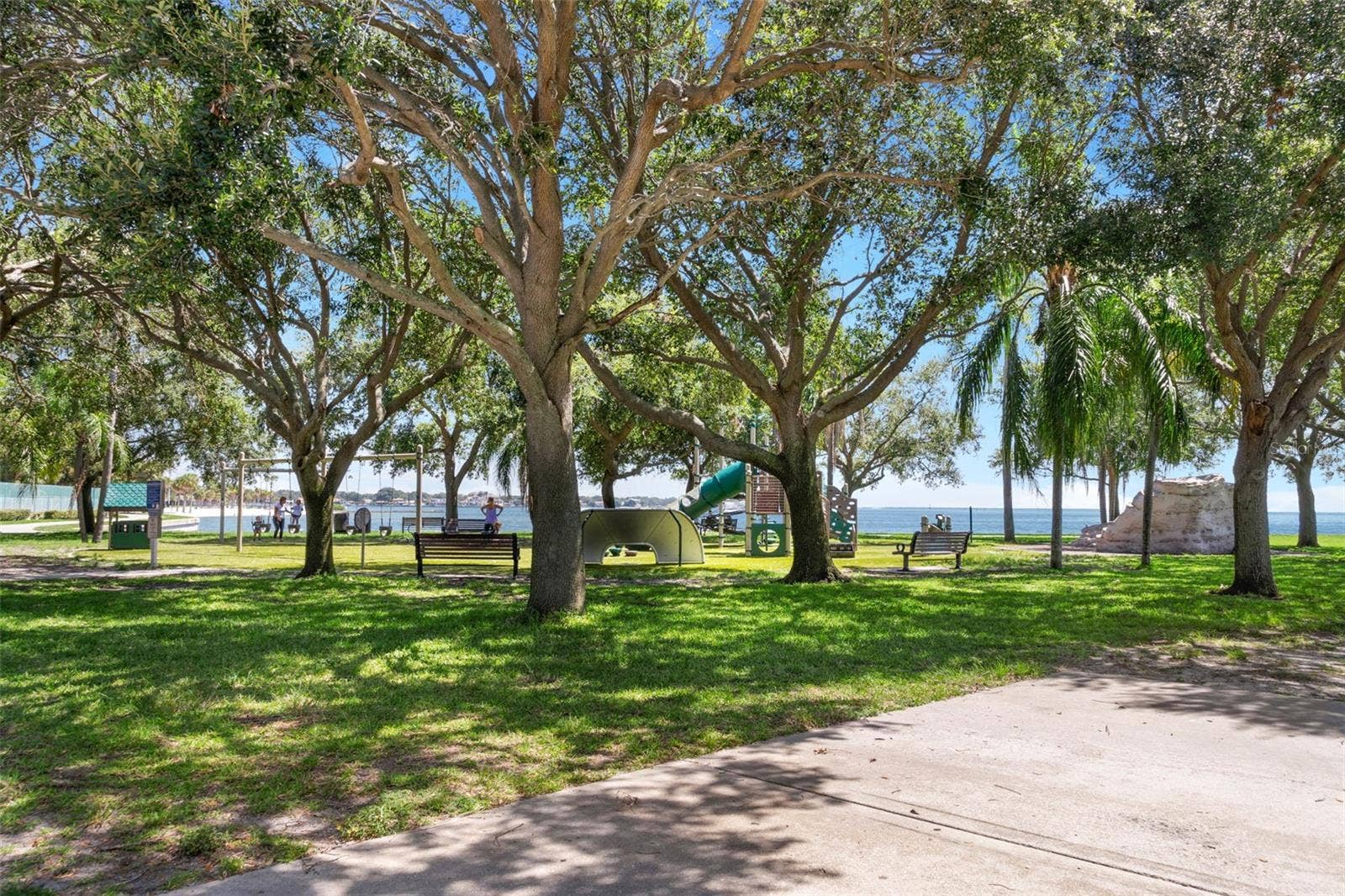 816 15TH AVENUE NE, St Petersburg, FL 33704 816 15TH AVENUE NE, St Petersburg, FL 33704