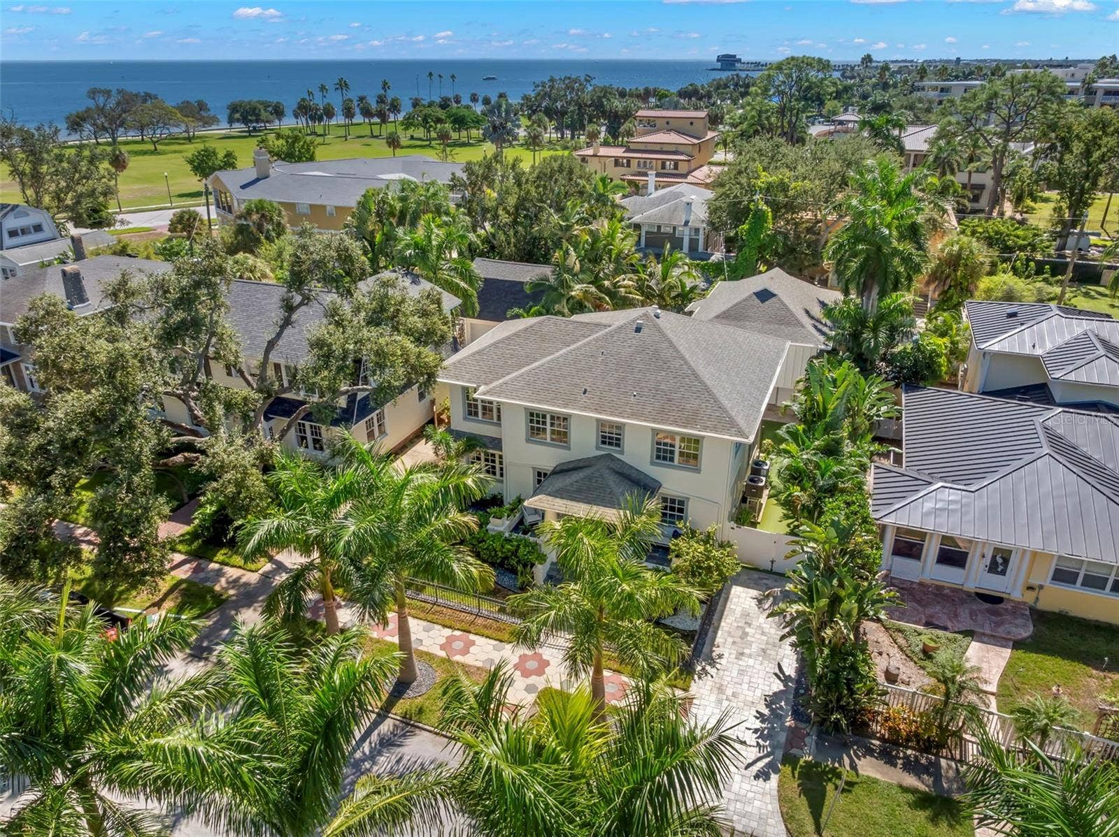 816 15TH AVENUE NE, St Petersburg, FL 33704 816 15TH AVENUE NE, St Petersburg, FL 33704