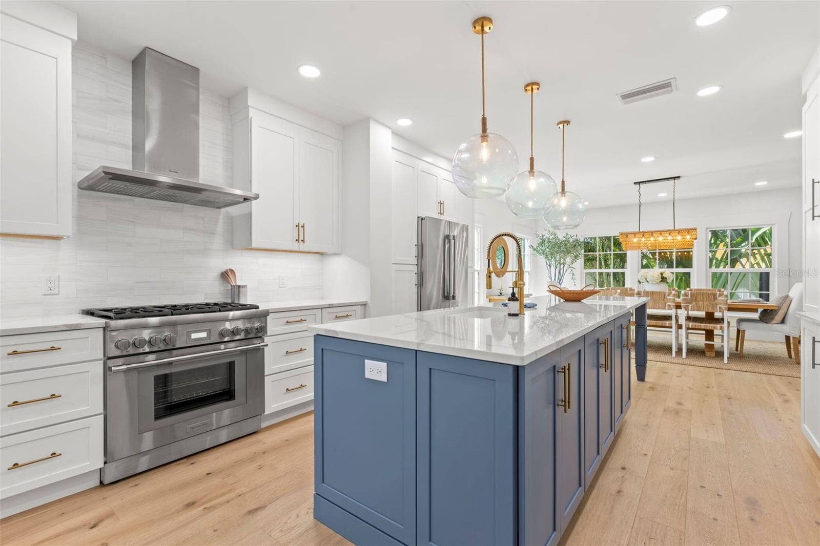 816 15TH AVENUE NE, St Petersburg, FL 33704 816 15TH AVENUE NE, St Petersburg, FL 33704