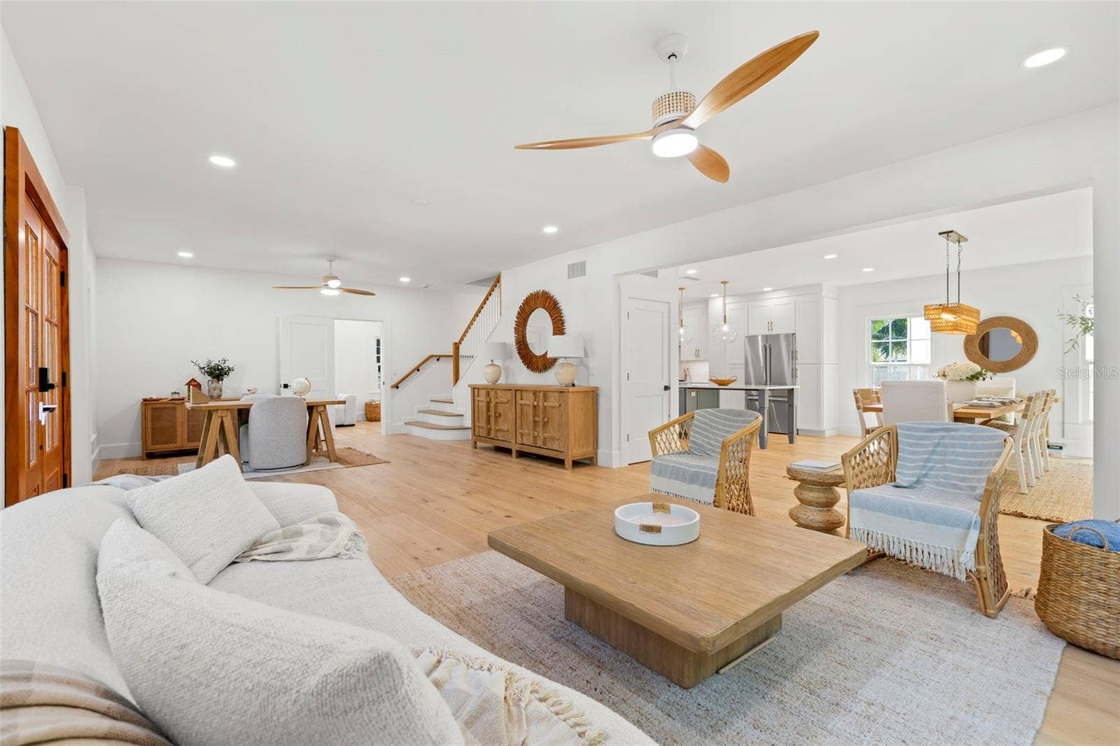 816 15TH AVENUE NE, St Petersburg, FL 33704 816 15TH AVENUE NE, St Petersburg, FL 33704