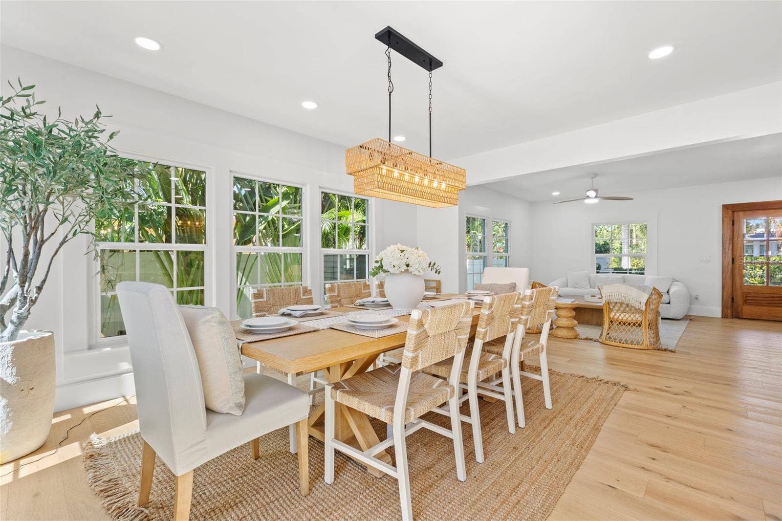 816 15TH AVENUE NE, St Petersburg, FL 33704 816 15TH AVENUE NE, St Petersburg, FL 33704