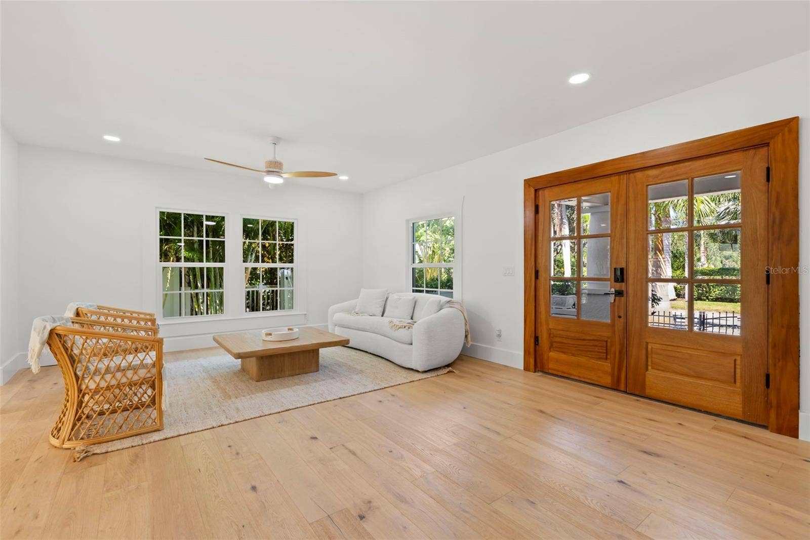 816 15TH AVENUE NE, St Petersburg, FL 33704 816 15TH AVENUE NE, St Petersburg, FL 33704