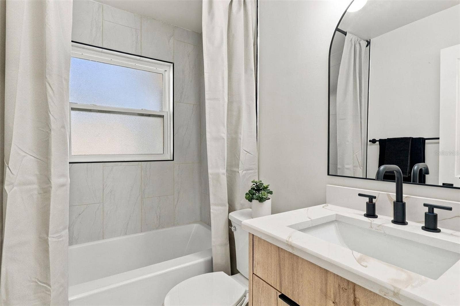 11218 116TH STREET, Seminole, FL 33778 Primary Bathroom