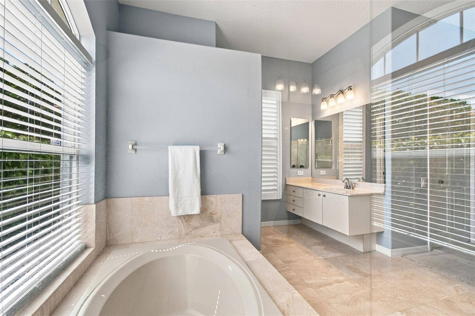5406 E LONGBOAT, Tampa, FL 33615 Primary bathroom