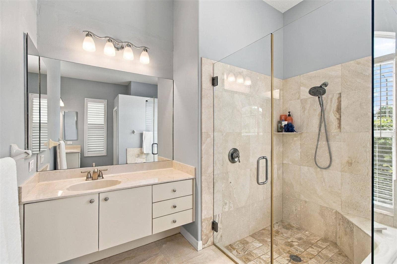 5406 E LONGBOAT, Tampa, FL 33615 Primary bathroom