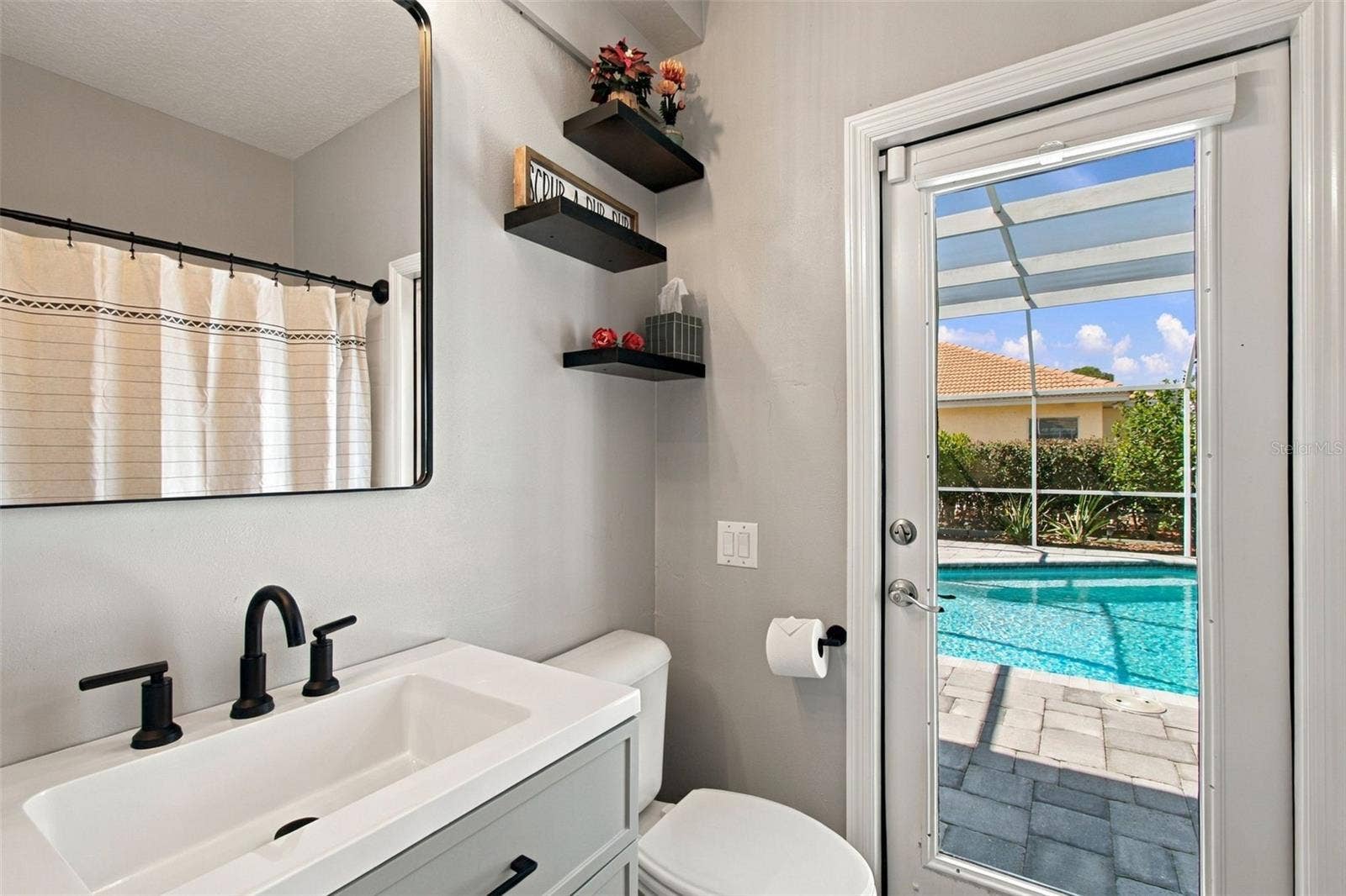 5406 E LONGBOAT, Tampa, FL 33615 Pool bath attached to bedroom 2