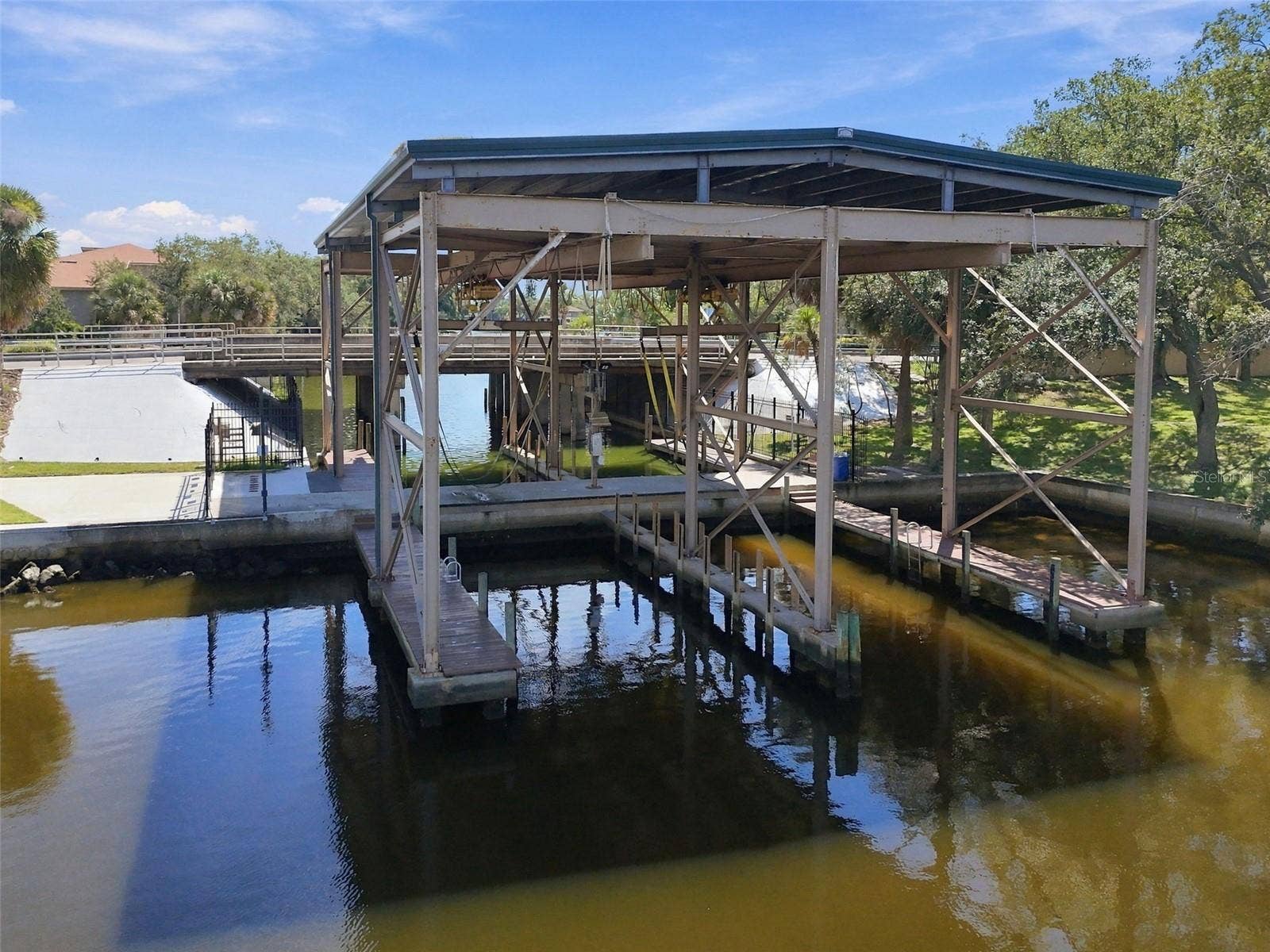 5406 E LONGBOAT, Tampa, FL 33615 Boat Lift