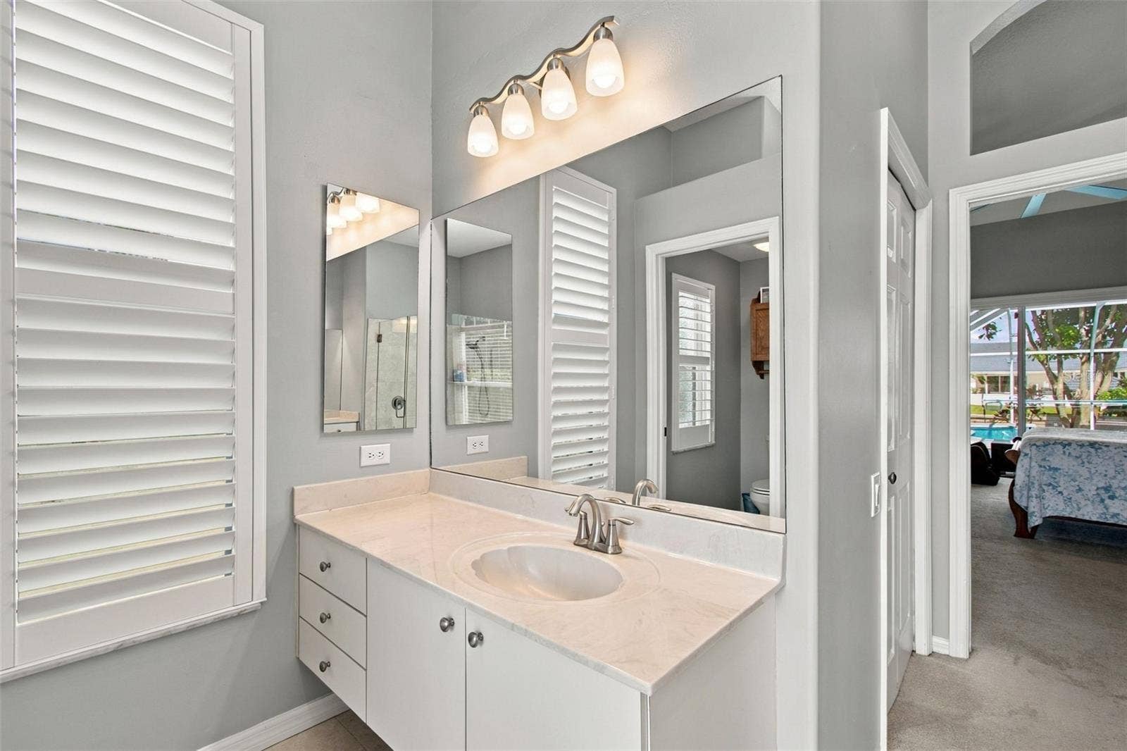 5406 E LONGBOAT, Tampa, FL 33615 Primary bathroom