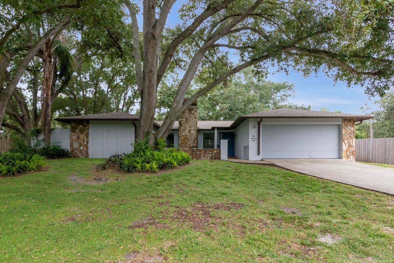 109 OLD OAK LANE, Palm Harbor, FL 34683 Small house on Parcel 2