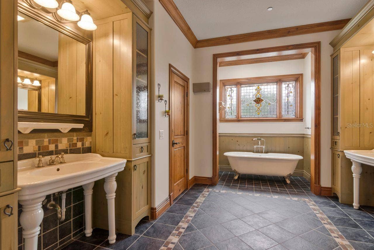 109 OLD OAK LANE, Palm Harbor, FL 34683 Primary bath