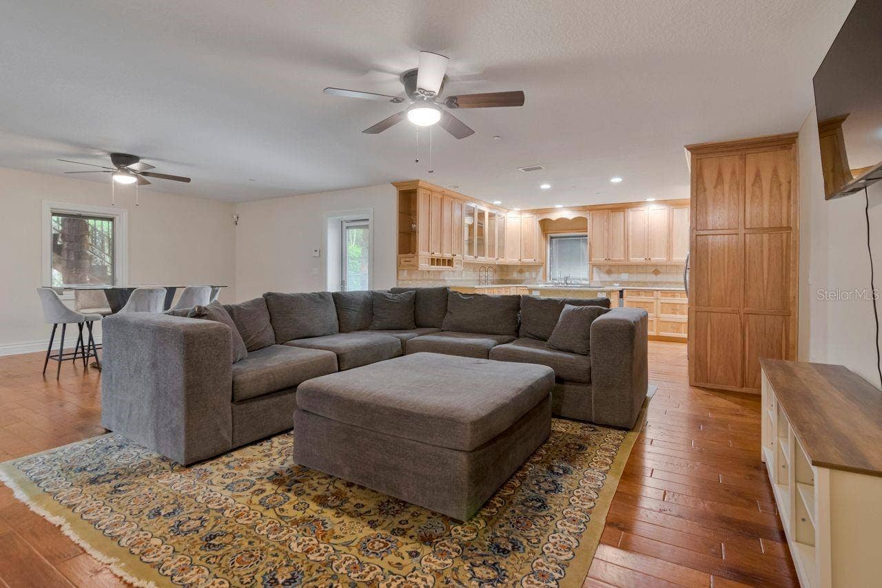 201 OLD OAK LANE, Palm Harbor, FL 34683 201 OLD OAK LANE, Palm Harbor, FL 34683