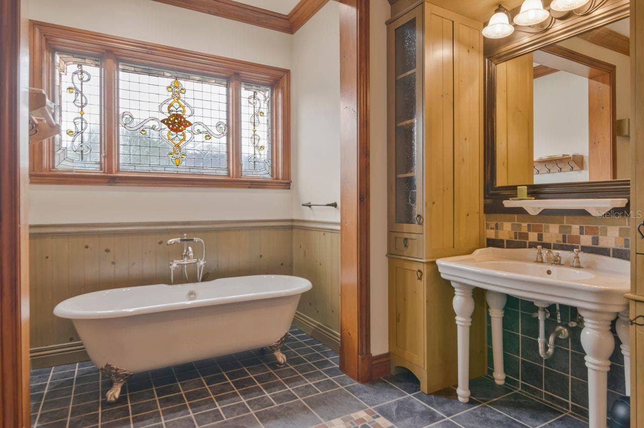 201 OLD OAK LANE, Palm Harbor, FL 34683 201 OLD OAK LANE, Palm Harbor, FL 34683