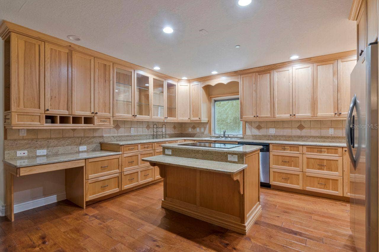 201 OLD OAK LANE, Palm Harbor, FL 34683 201 OLD OAK LANE, Palm Harbor, FL 34683