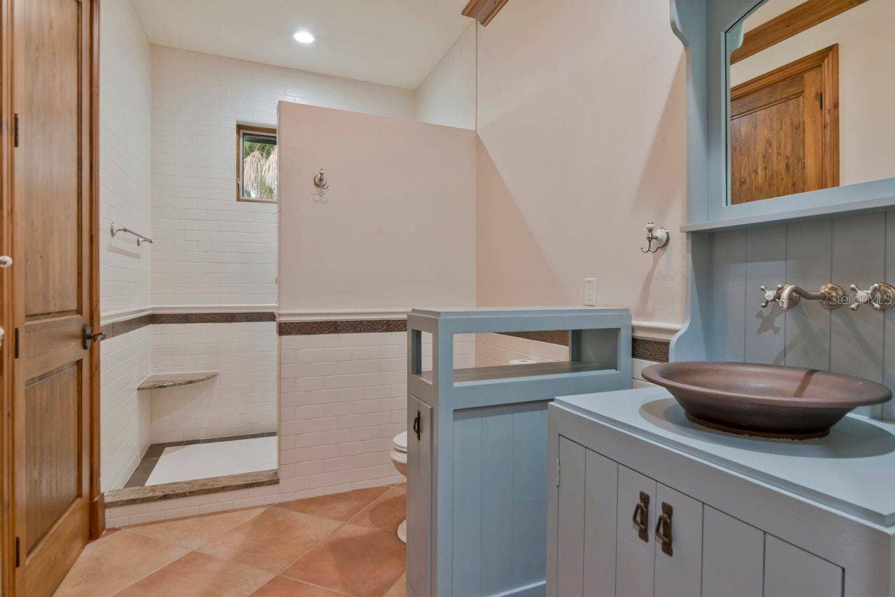 201 OLD OAK LANE, Palm Harbor, FL 34683 201 OLD OAK LANE, Palm Harbor, FL 34683