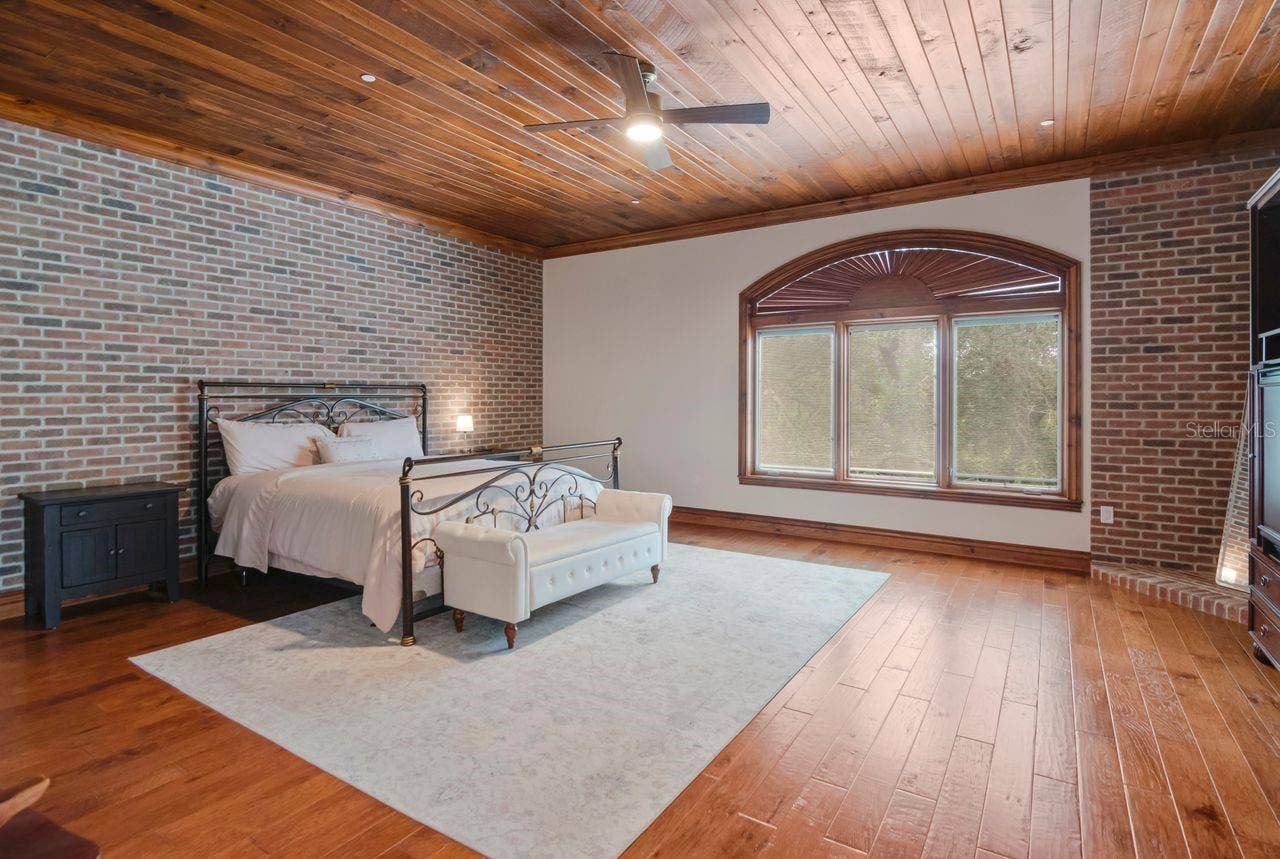 201 OLD OAK LANE, Palm Harbor, FL 34683 201 OLD OAK LANE, Palm Harbor, FL 34683