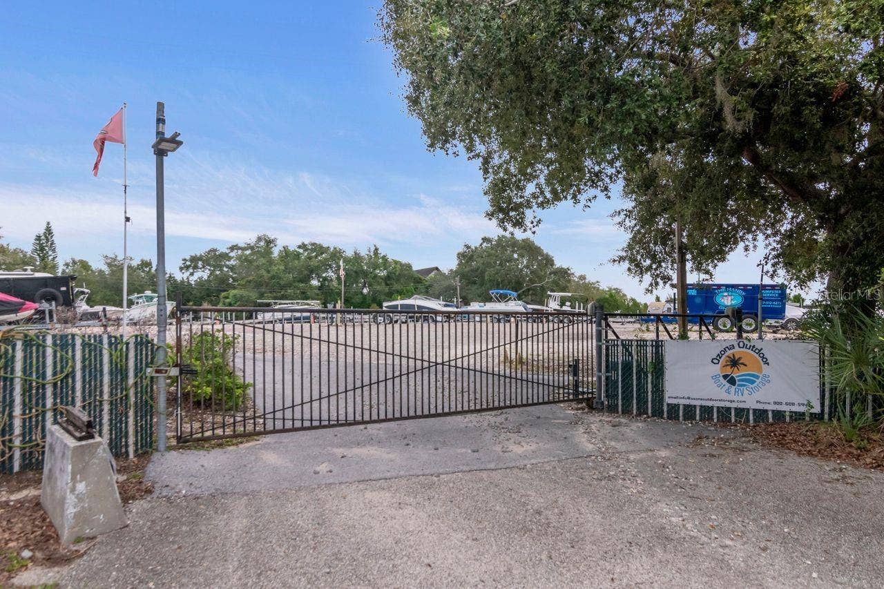 201 OLD OAK LANE, Palm Harbor, FL 34683 201 OLD OAK LANE, Palm Harbor, FL 34683