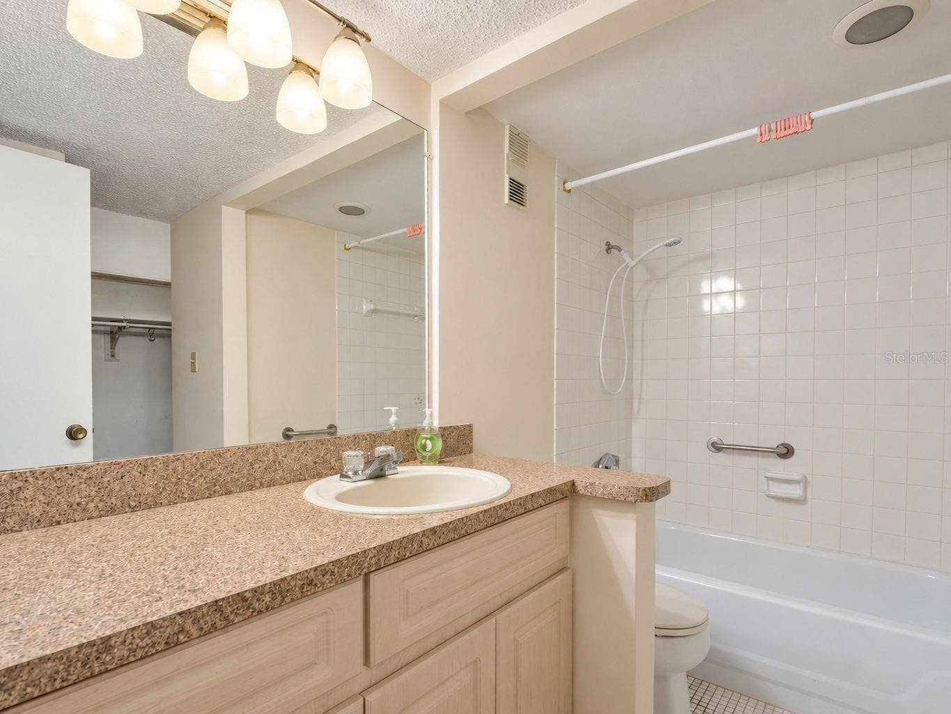503 WINDRUSH BAY DRIVE, Tarpon Springs, FL 34689 503 WINDRUSH BAY DRIVE, Tarpon Springs, FL 34689