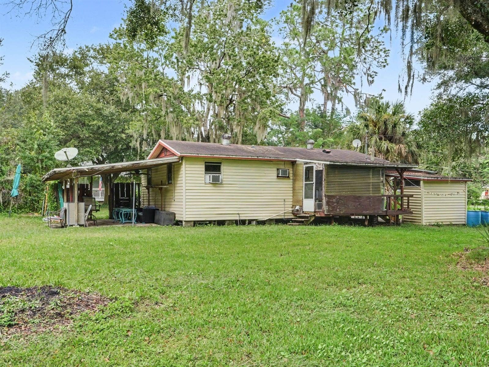 3015 STRAWBERRY LANE, Lakeland, FL 33801 Mobile home with covered porch and mature landscape setting