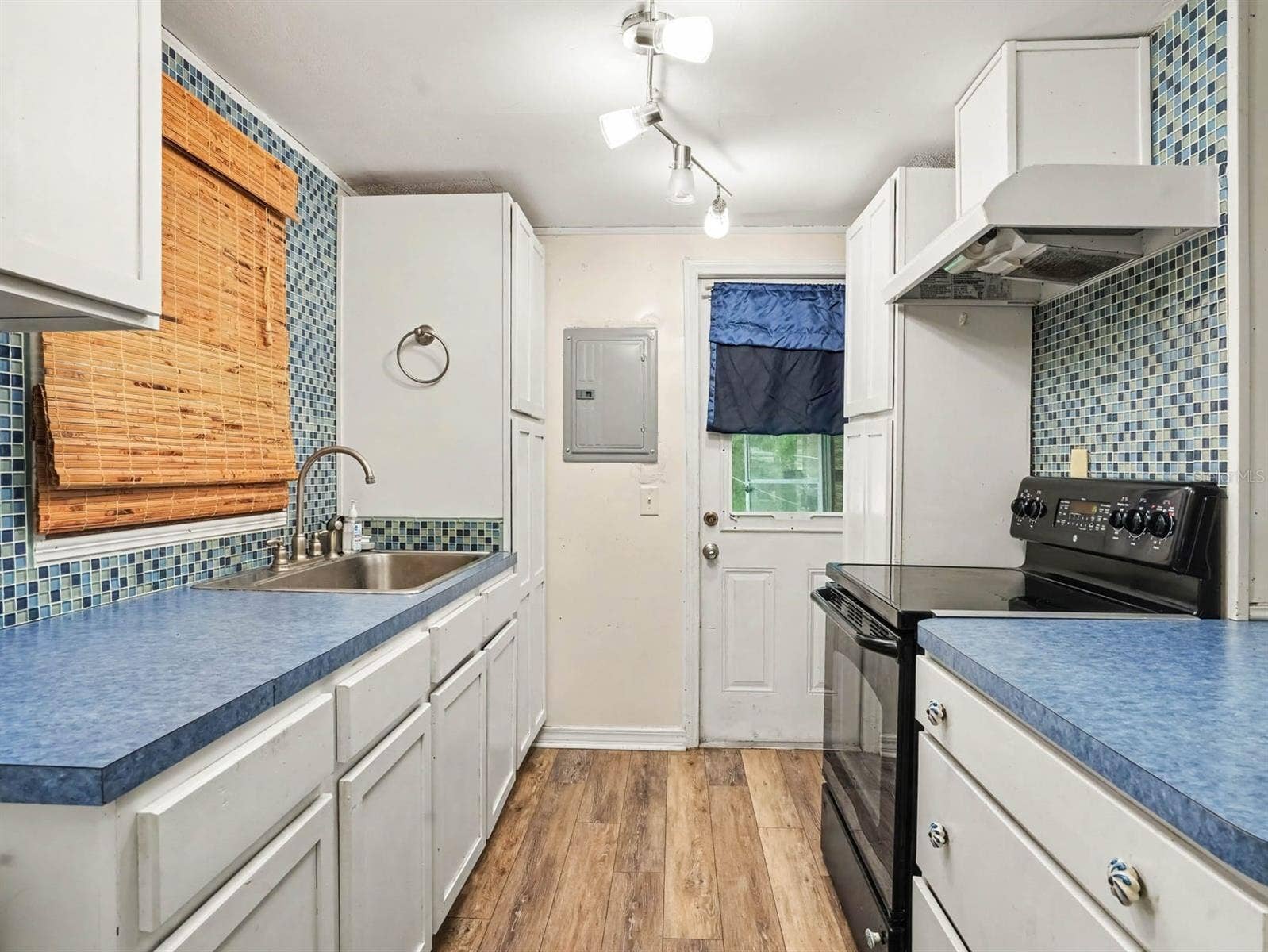 3015 STRAWBERRY LANE, Lakeland, FL 33801 Galley Kitchen with Double Sink & Black Gas Range