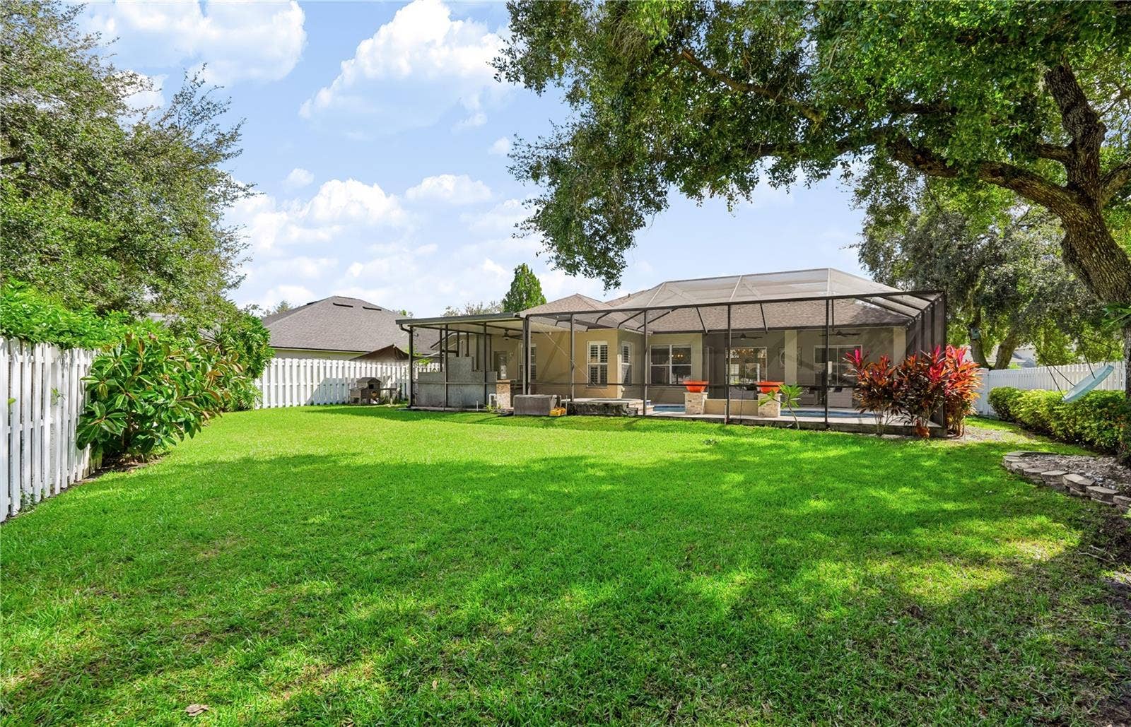 12541 LEATHERLEAF DRIVE, Tampa, FL 33626 12541 LEATHERLEAF DRIVE, Tampa, FL 33626