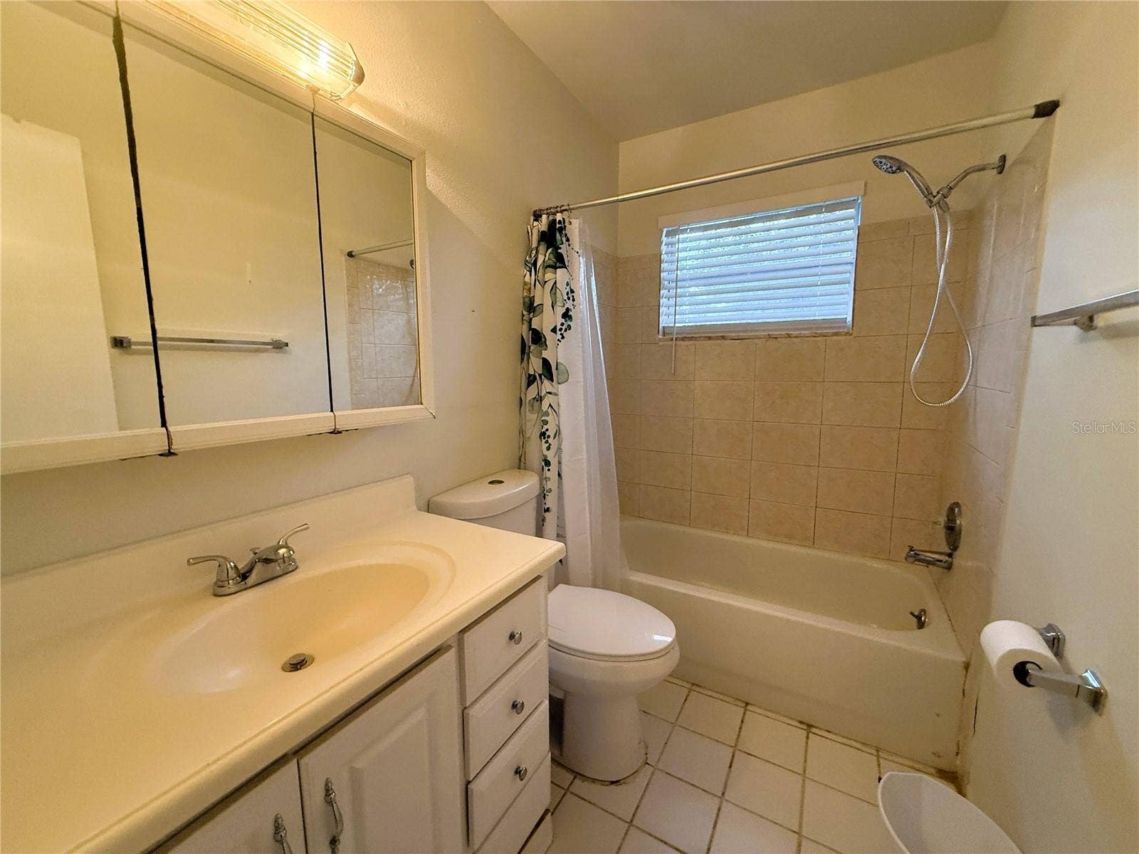 11083 VALENCIA AVENUE, Seminole, FL 33772 Bathroom