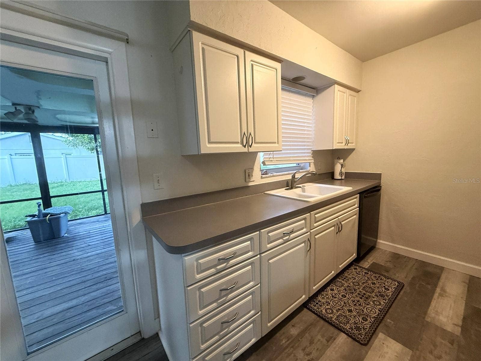 11083 VALENCIA AVENUE, Seminole, FL 33772 Kitchen