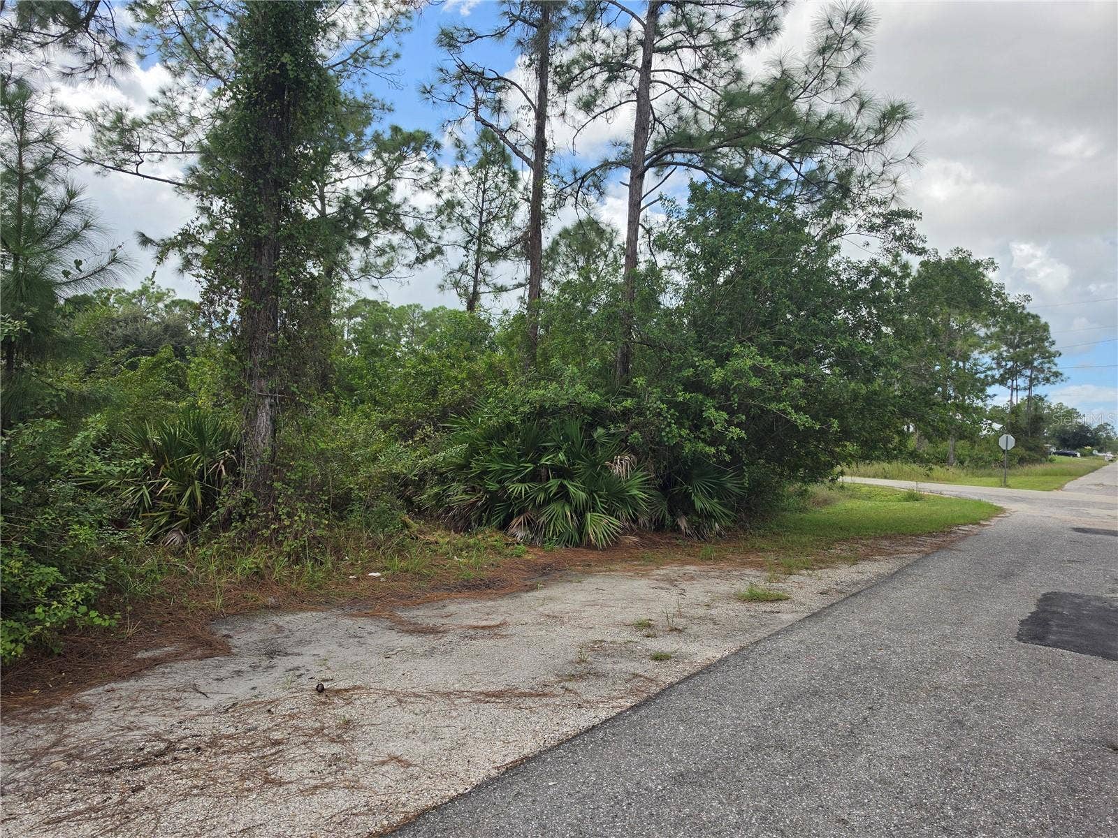 902 E 15TH STREET, Lehigh Acres, FL 33972 902 E 15TH STREET, Lehigh Acres, FL 33972