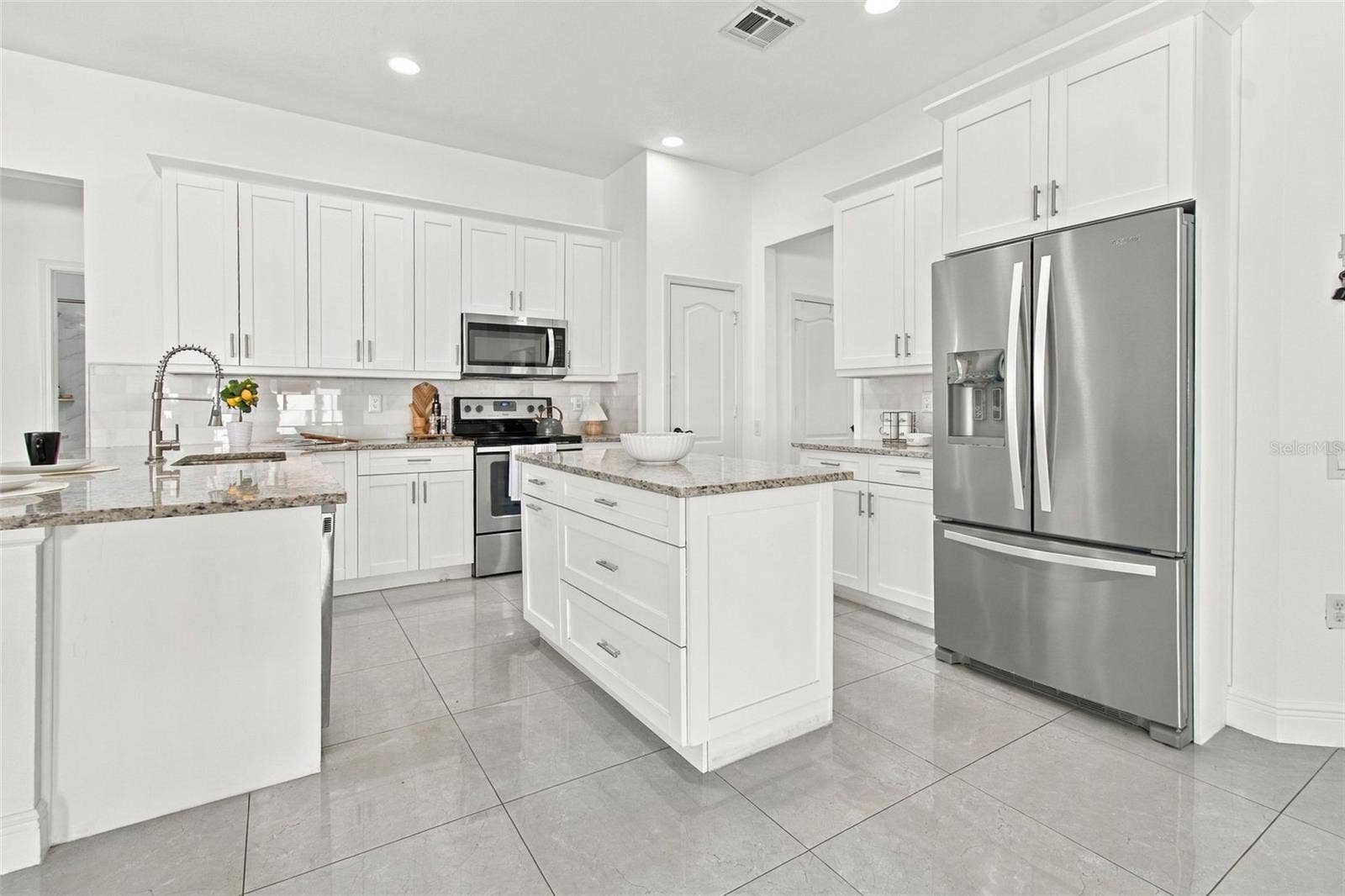 20827 WOODVALE LANE, Land O Lakes, FL 34638