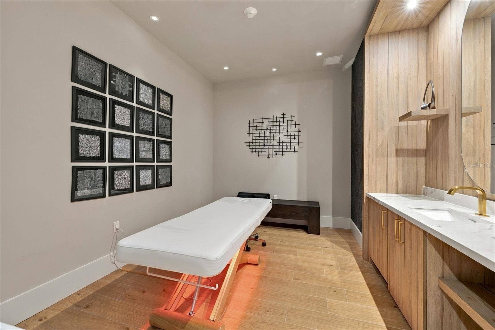 275 1ST AVENUE S, #3606, St Petersburg, FL 33701 Massage Room