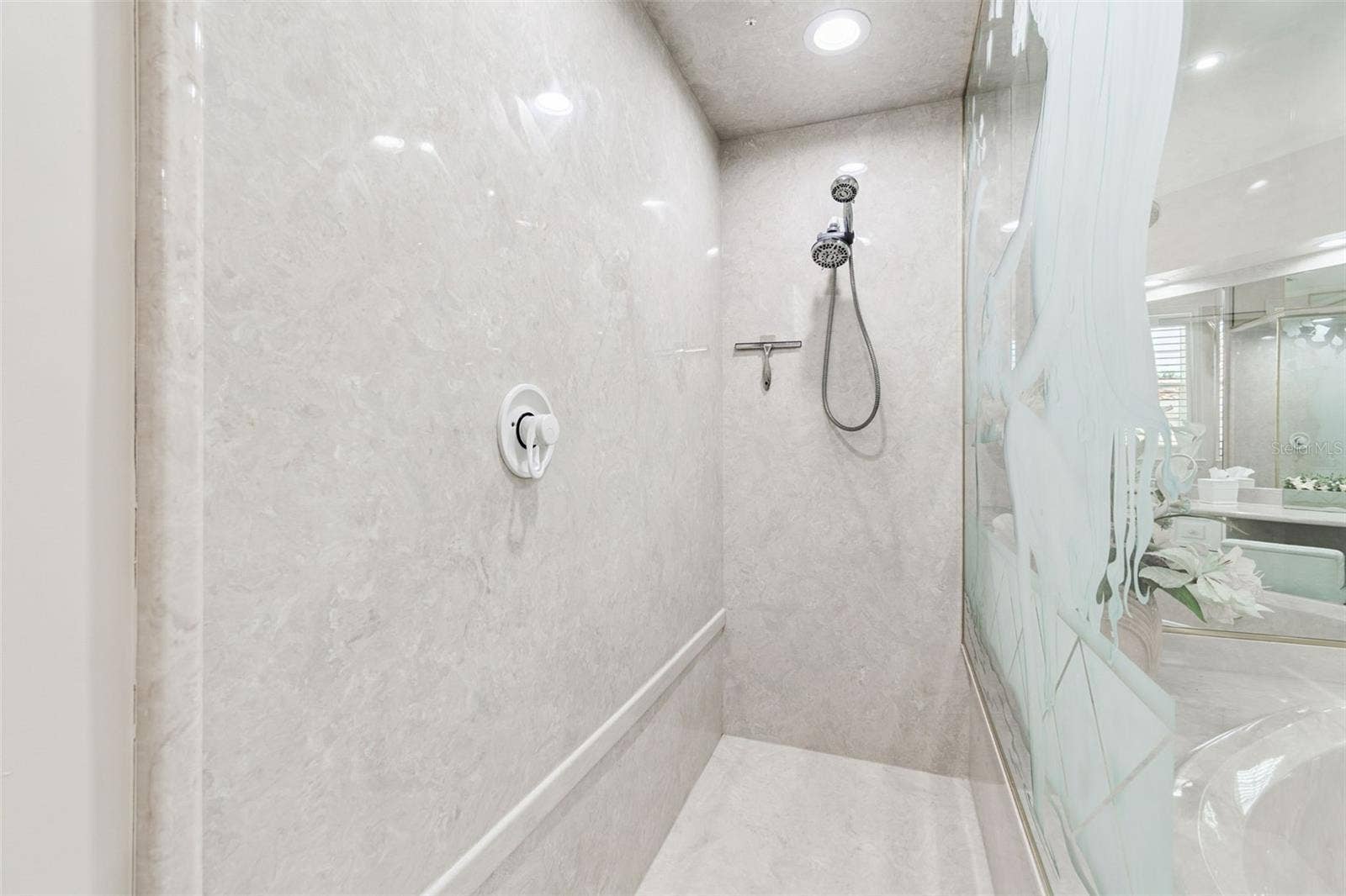 4707 SKIMMER WAY S, St Petersburg, FL 33711 Second Bathroom
