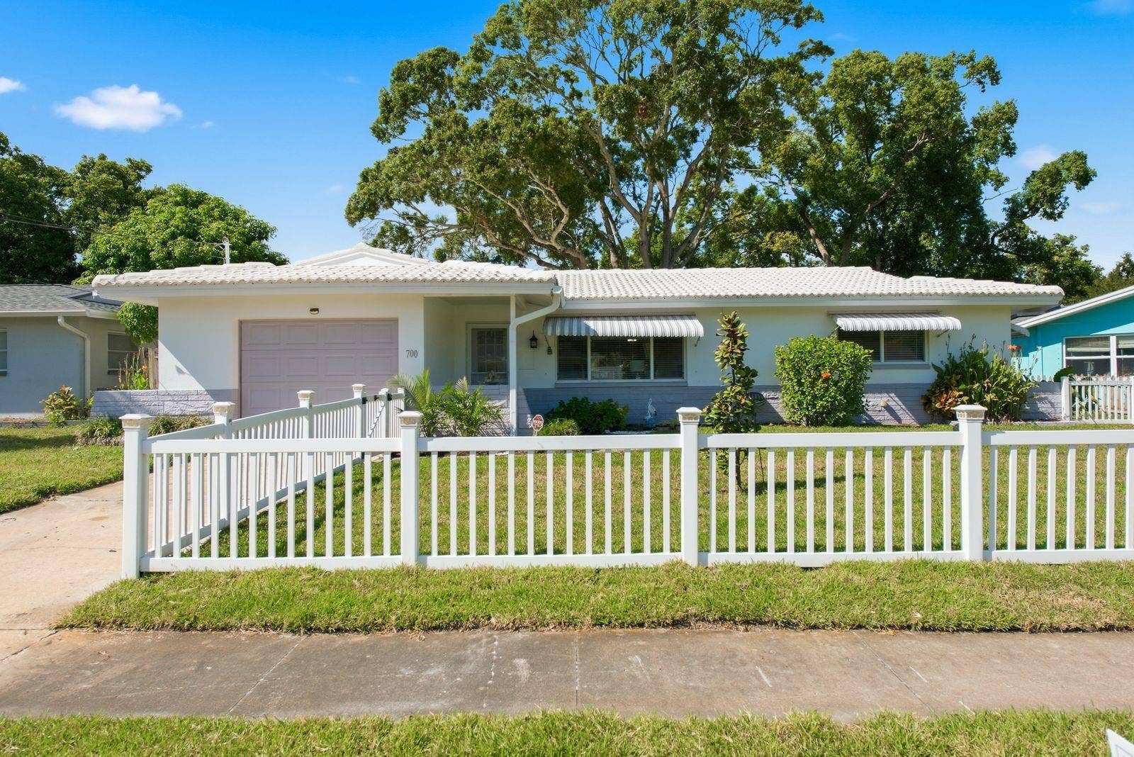 700 GERSHWIN DRIVE, Largo, FL 33771 700 GERSHWIN DRIVE, Largo, FL 33771