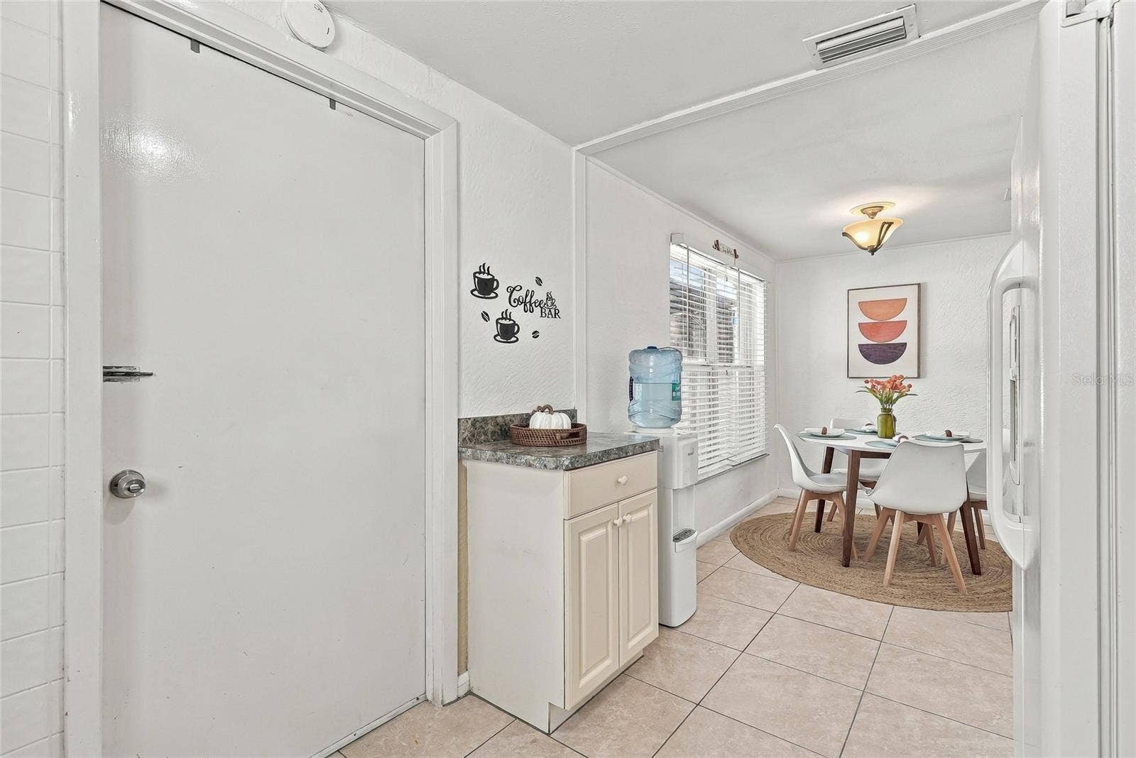9608 ELGIN COURT, Tampa, FL 33615 Entry to laundry room