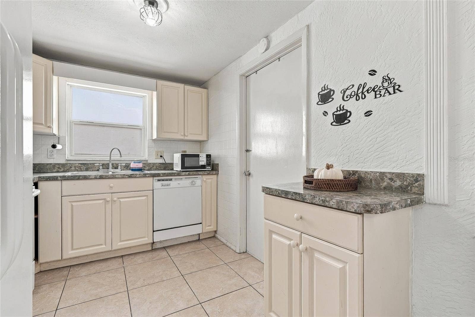 9608 ELGIN COURT, Tampa, FL 33615 9608 ELGIN COURT, Tampa, FL 33615
