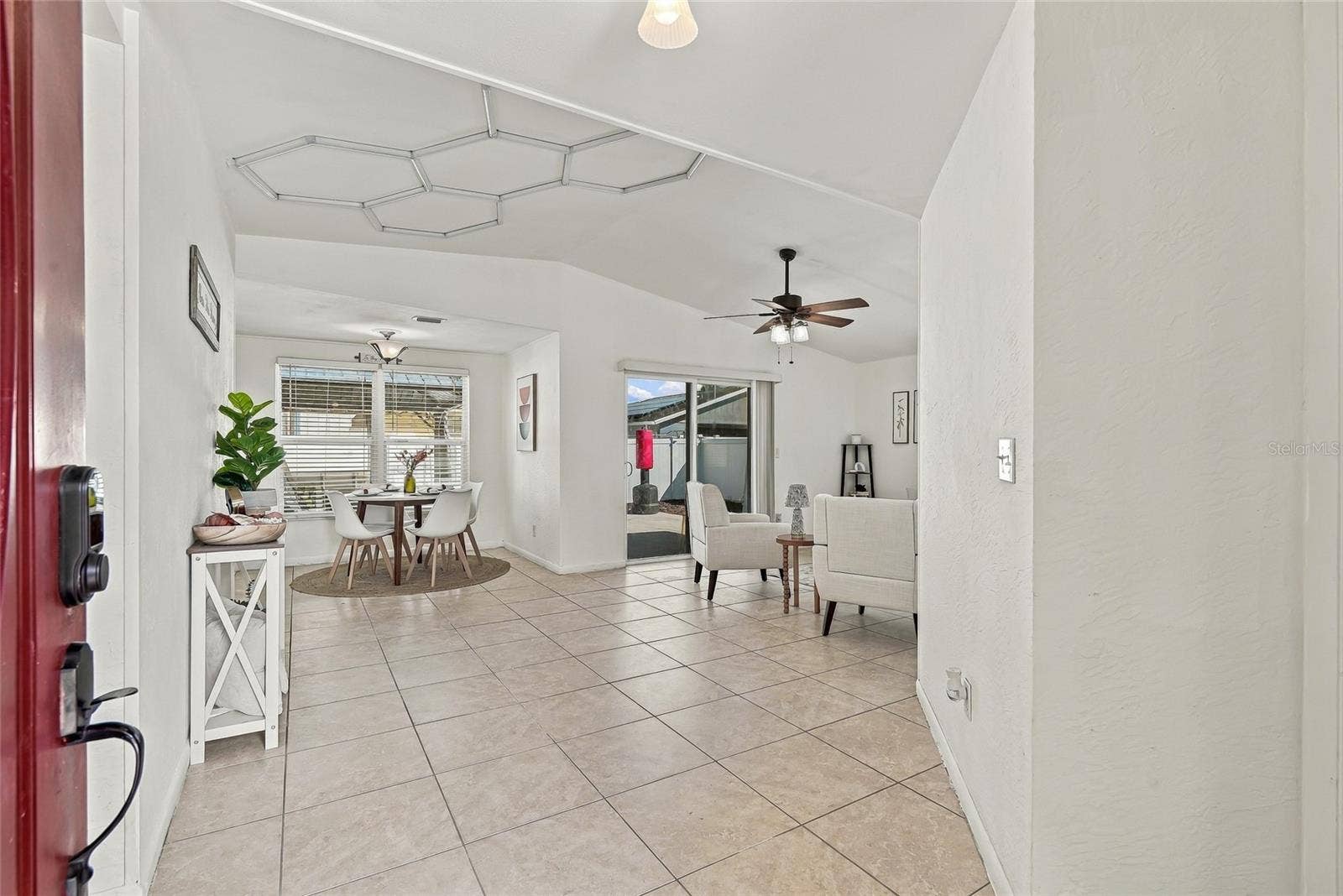 9608 ELGIN COURT, Tampa, FL 33615 Entry