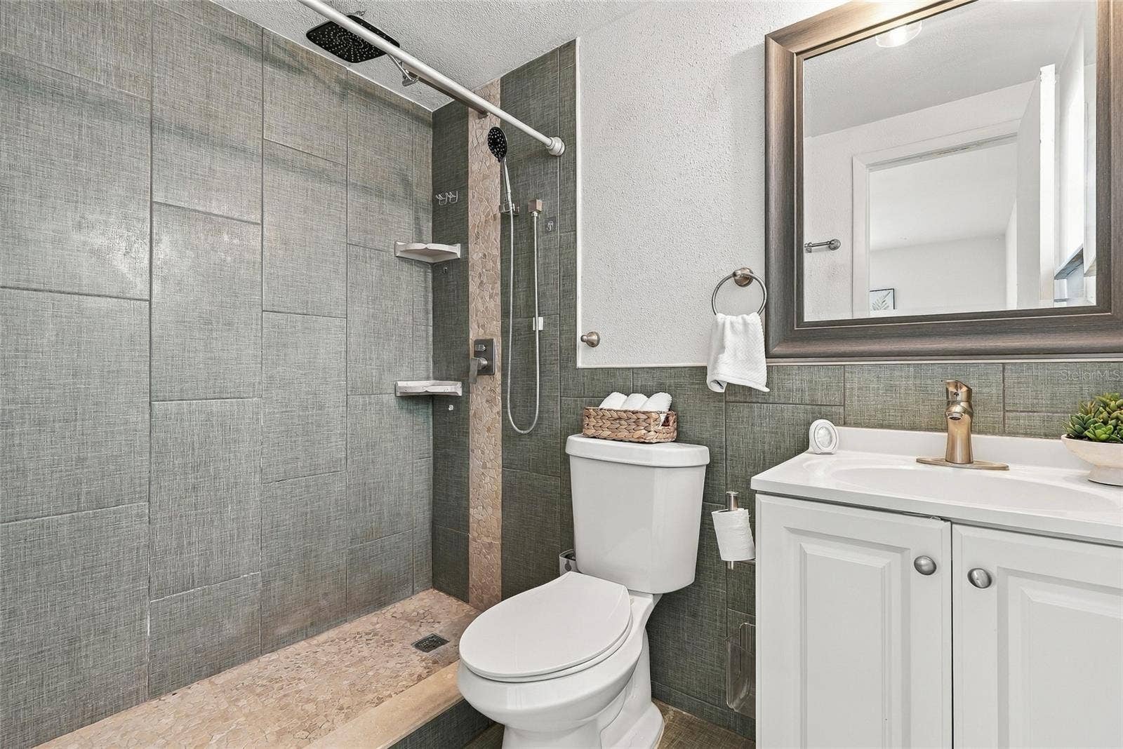 9608 ELGIN COURT, Tampa, FL 33615 9608 ELGIN COURT, Tampa, FL 33615