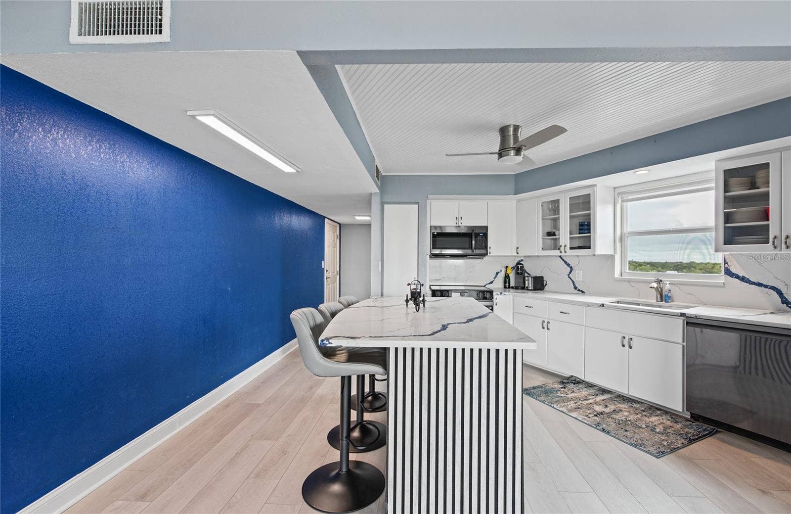 700 BEACH DRIVE NE, #701, St Petersburg, FL 33701 700 BEACH DRIVE NE, #701, St Petersburg, FL 33701