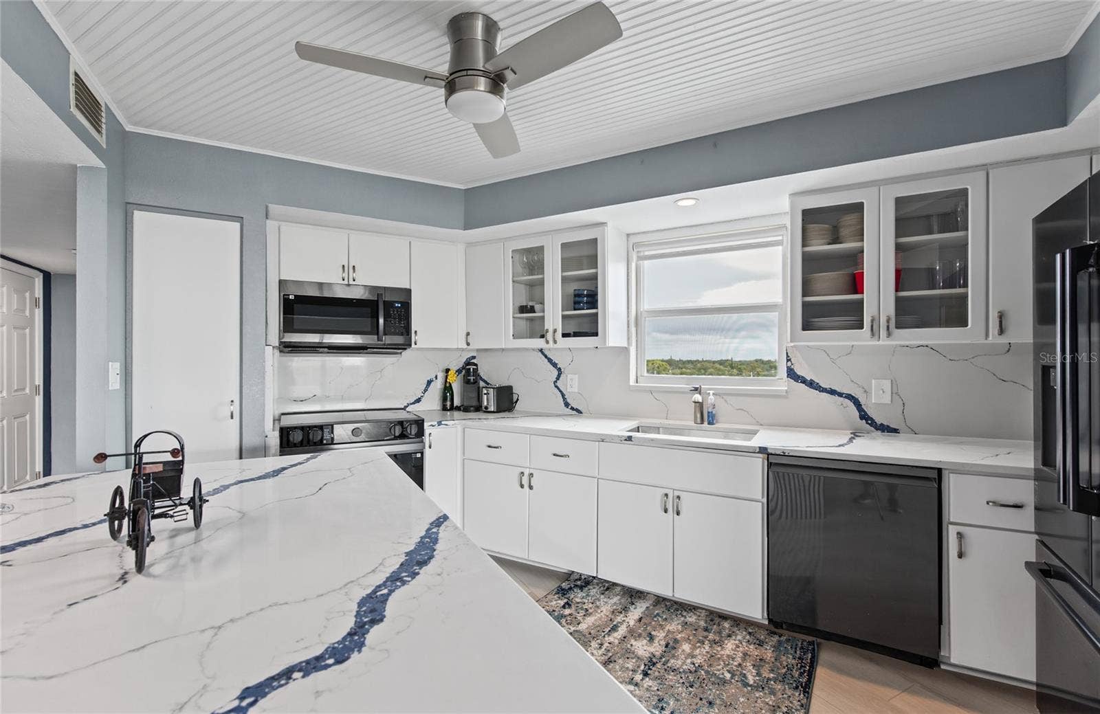700 BEACH DRIVE NE, #701, St Petersburg, FL 33701 700 BEACH DRIVE NE, #701, St Petersburg, FL 33701