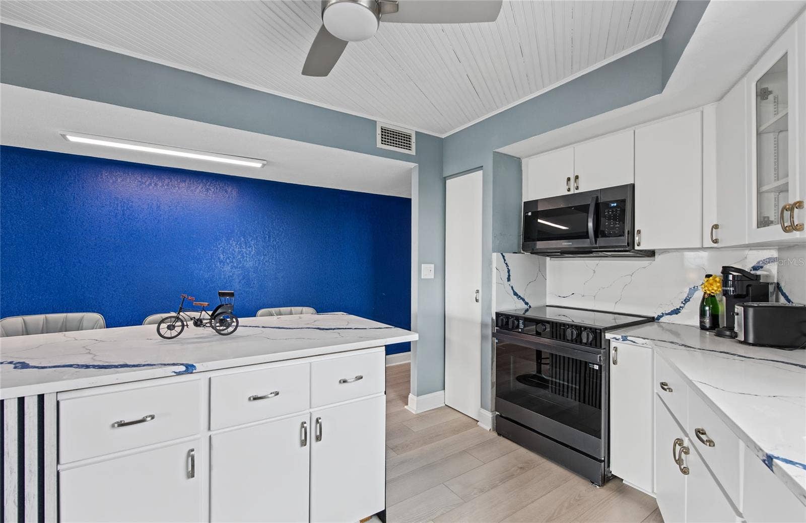 700 BEACH DRIVE NE, #701, St Petersburg, FL 33701 700 BEACH DRIVE NE, #701, St Petersburg, FL 33701