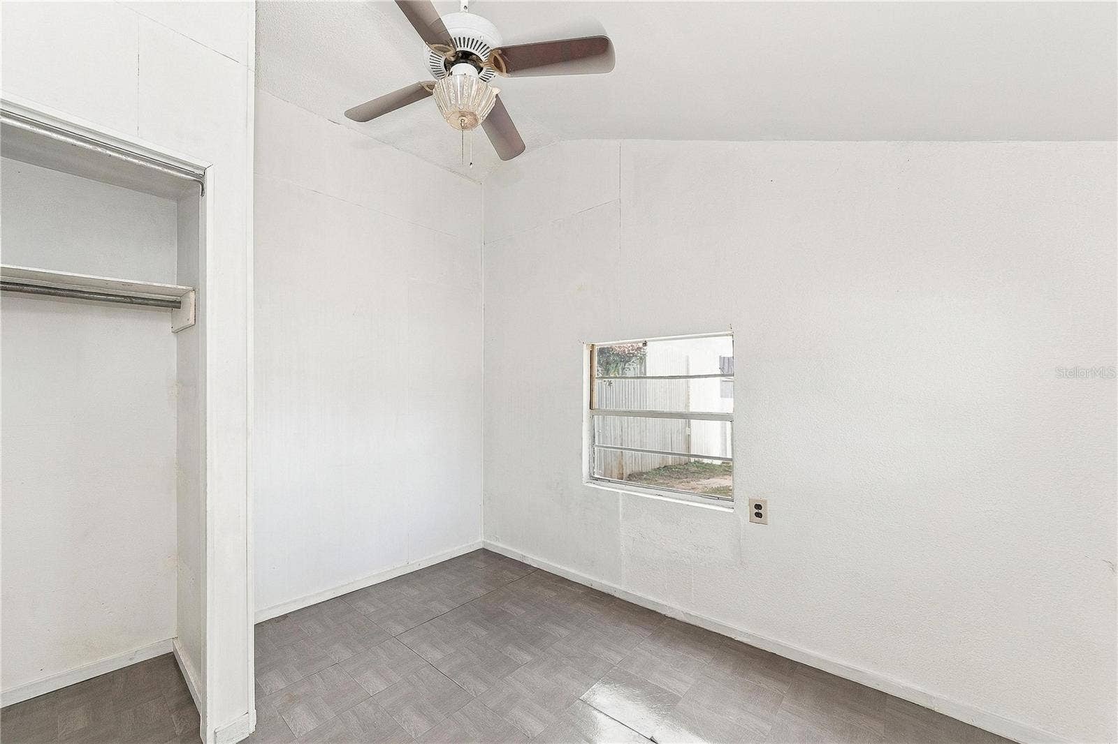 1103 36TH AVENUE W, Bradenton, FL 34205 1103 36TH AVENUE W, Bradenton, FL 34205