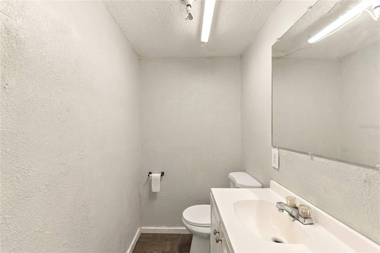 1103 36TH AVENUE W, Bradenton, FL 34205 1103 36TH AVENUE W, Bradenton, FL 34205