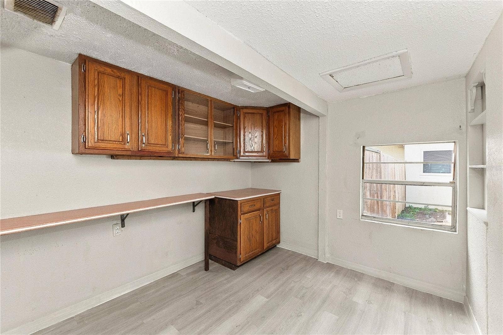 1103 36TH AVENUE W, Bradenton, FL 34205 1103 36TH AVENUE W, Bradenton, FL 34205