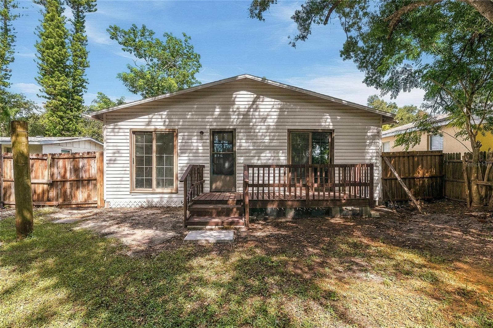 1103 36TH AVENUE W, Bradenton, FL 34205 1103 36TH AVENUE W, Bradenton, FL 34205