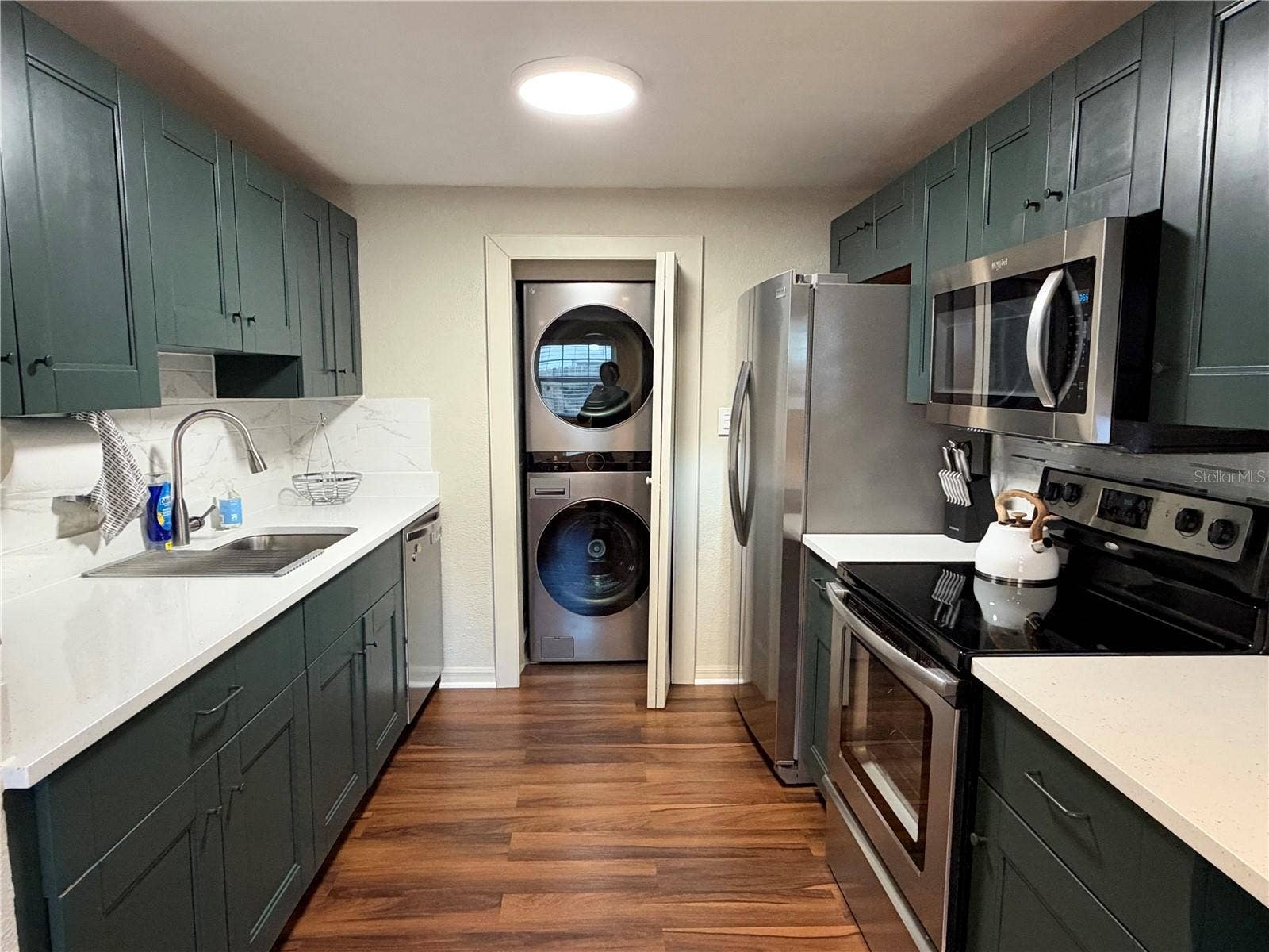 10822 PALMETTO STREET, Riverview, FL 33569 Kitchen and Laundry