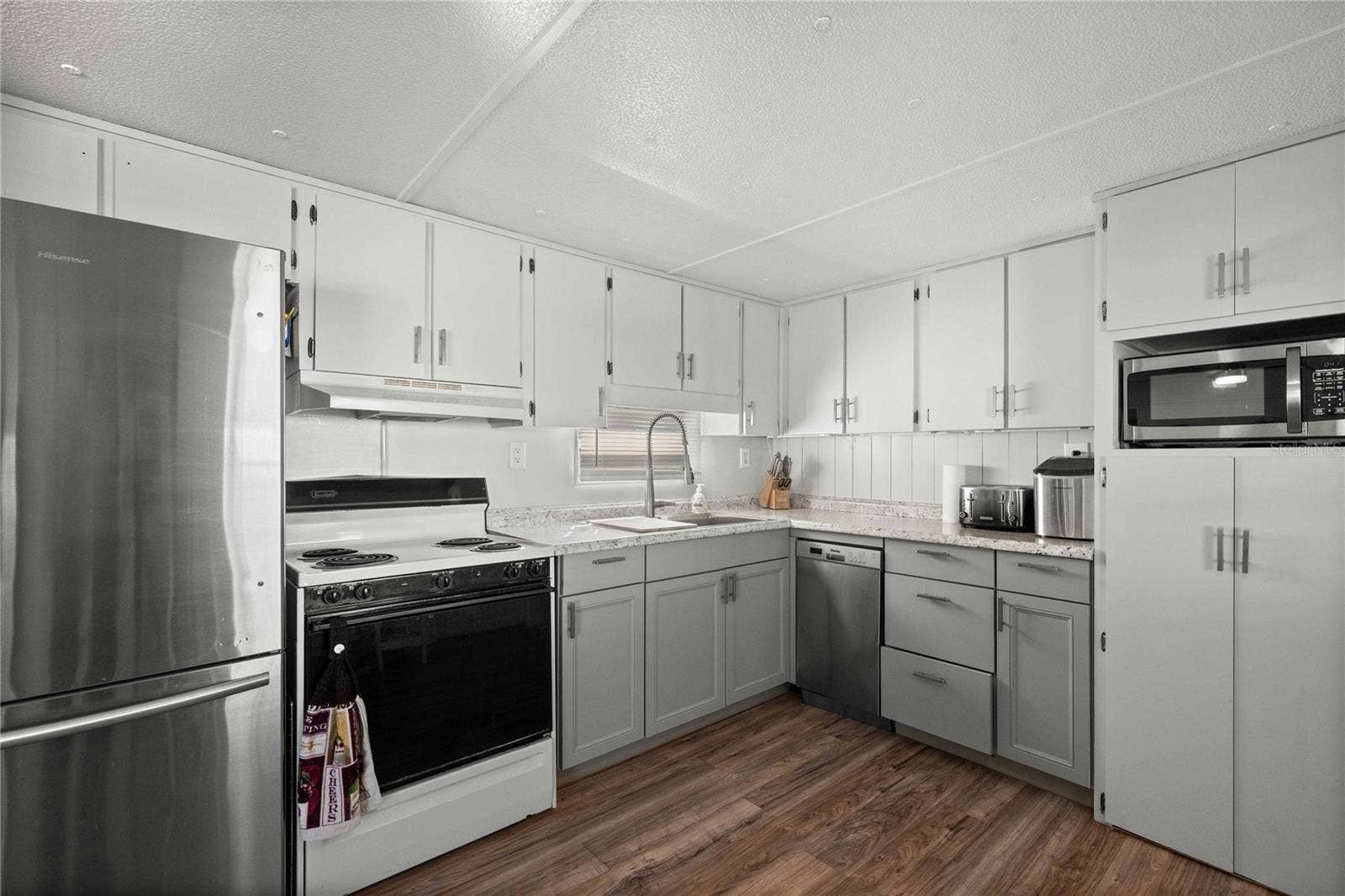37332 SANDRA AVENUE, Zephyrhills, FL 33542 Nice kitchen.