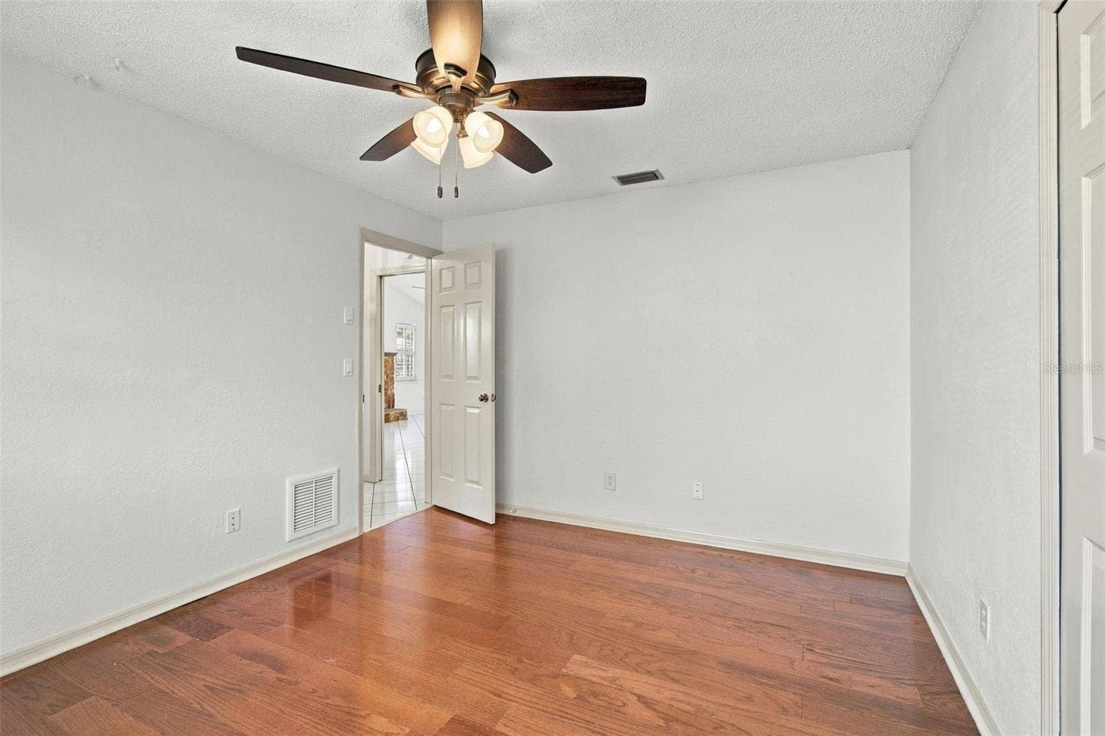 10843 HARBORSIDE DRIVE, Largo, FL 33773 10843 HARBORSIDE DRIVE, Largo, FL 33773