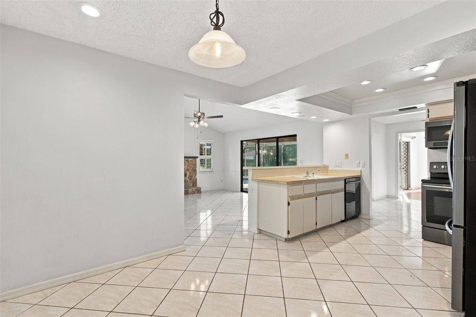 10843 HARBORSIDE DRIVE, Largo, FL 33773 10843 HARBORSIDE DRIVE, Largo, FL 33773